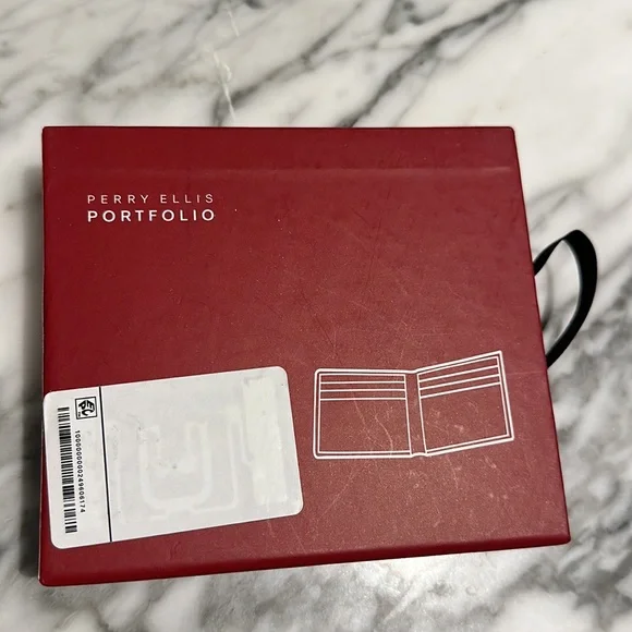 Perry Ellis Portfolio Leather Bifold Wallet - Picture 2 of 5
